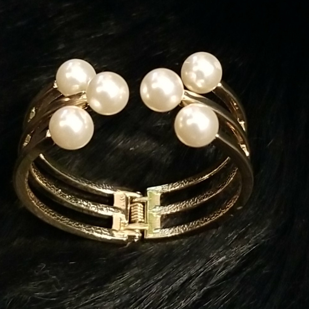 Jewelry - Picture 6 of 6